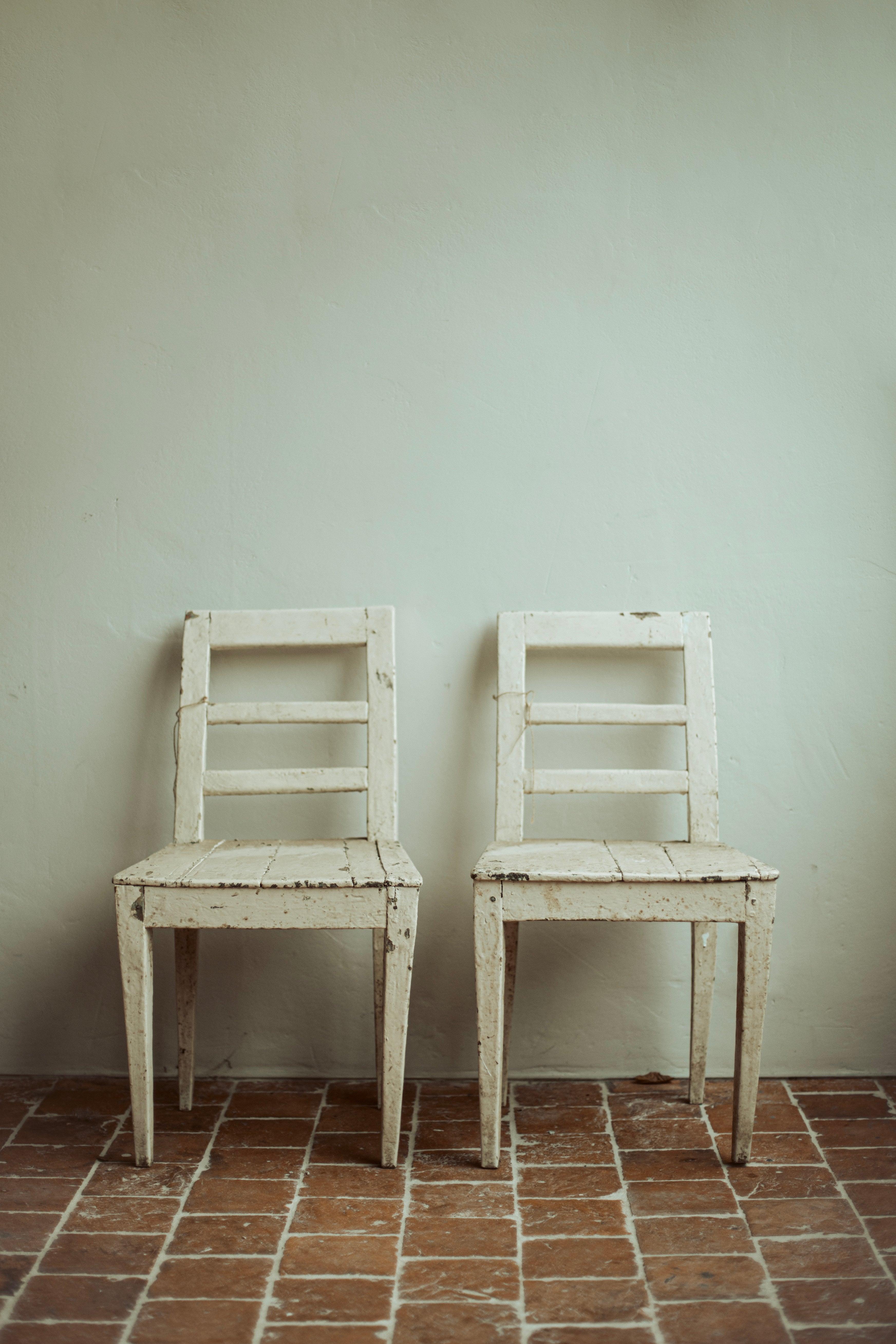 witte kinderstoelen - brocante
