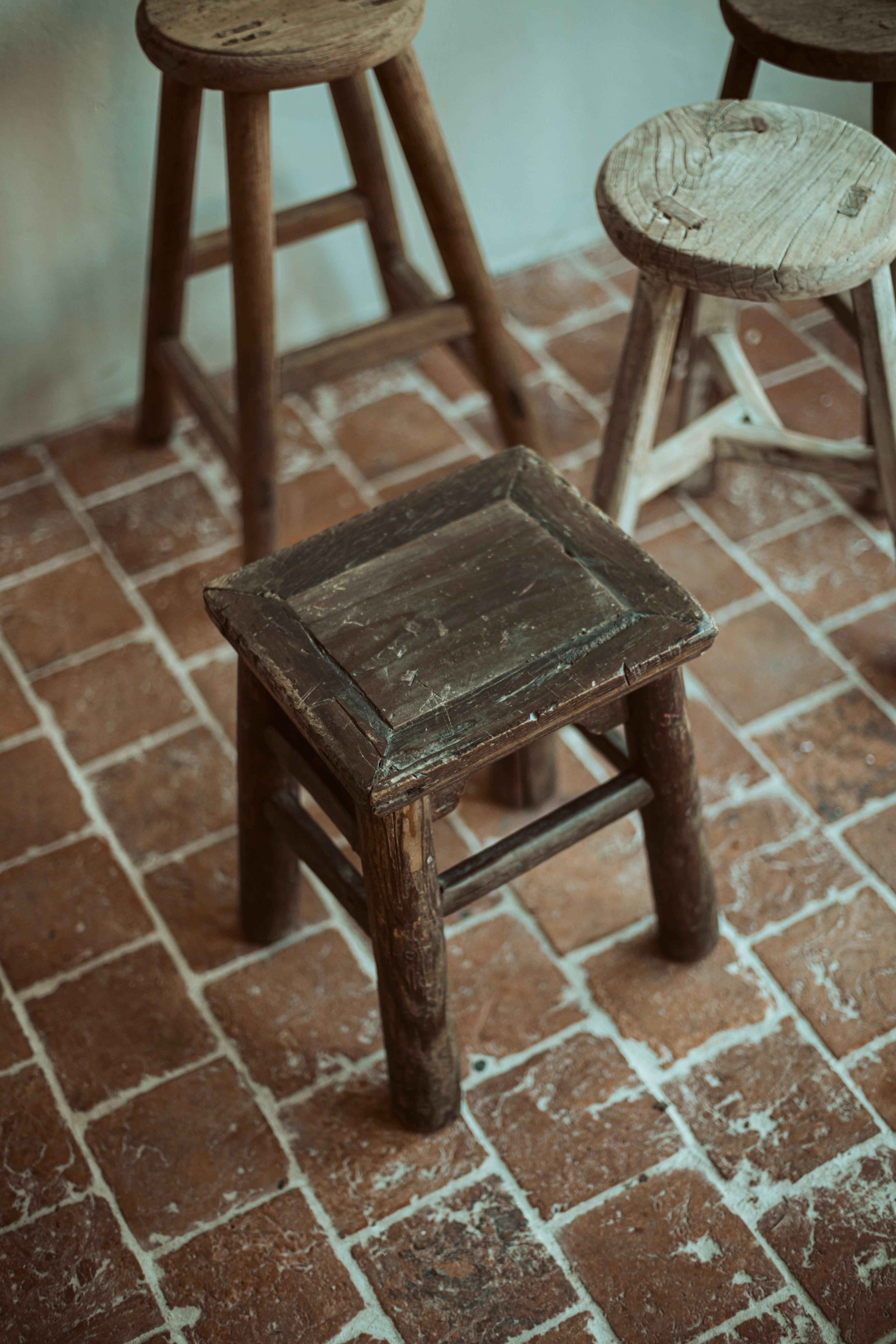 houten krukje vierkant - brocante