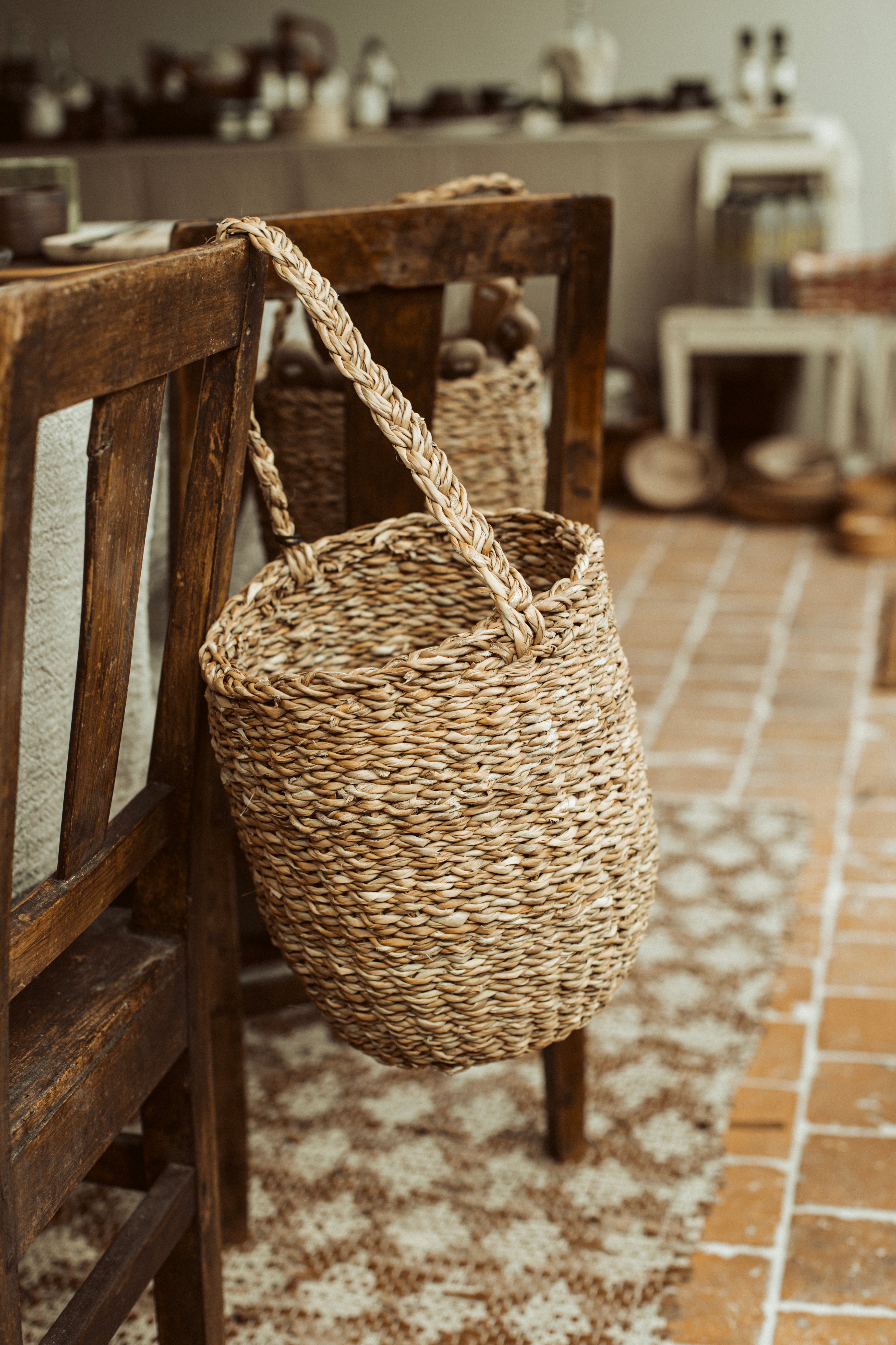 rieten mand met handvat