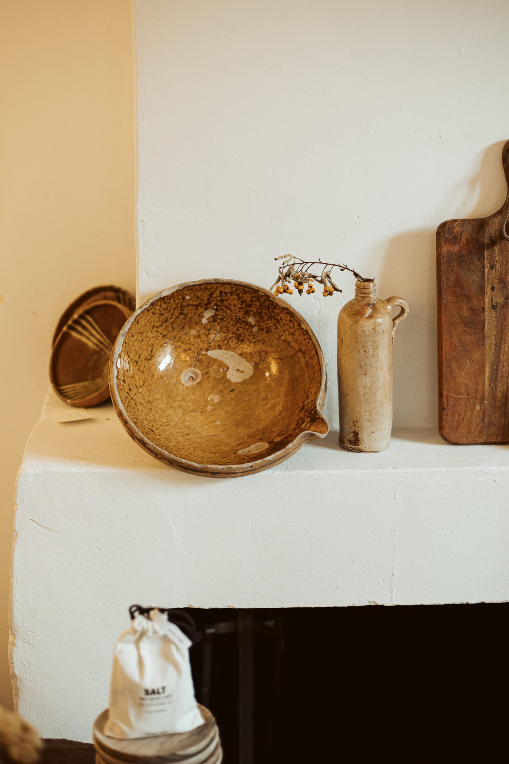 grote gele schaal met tuit - brocante