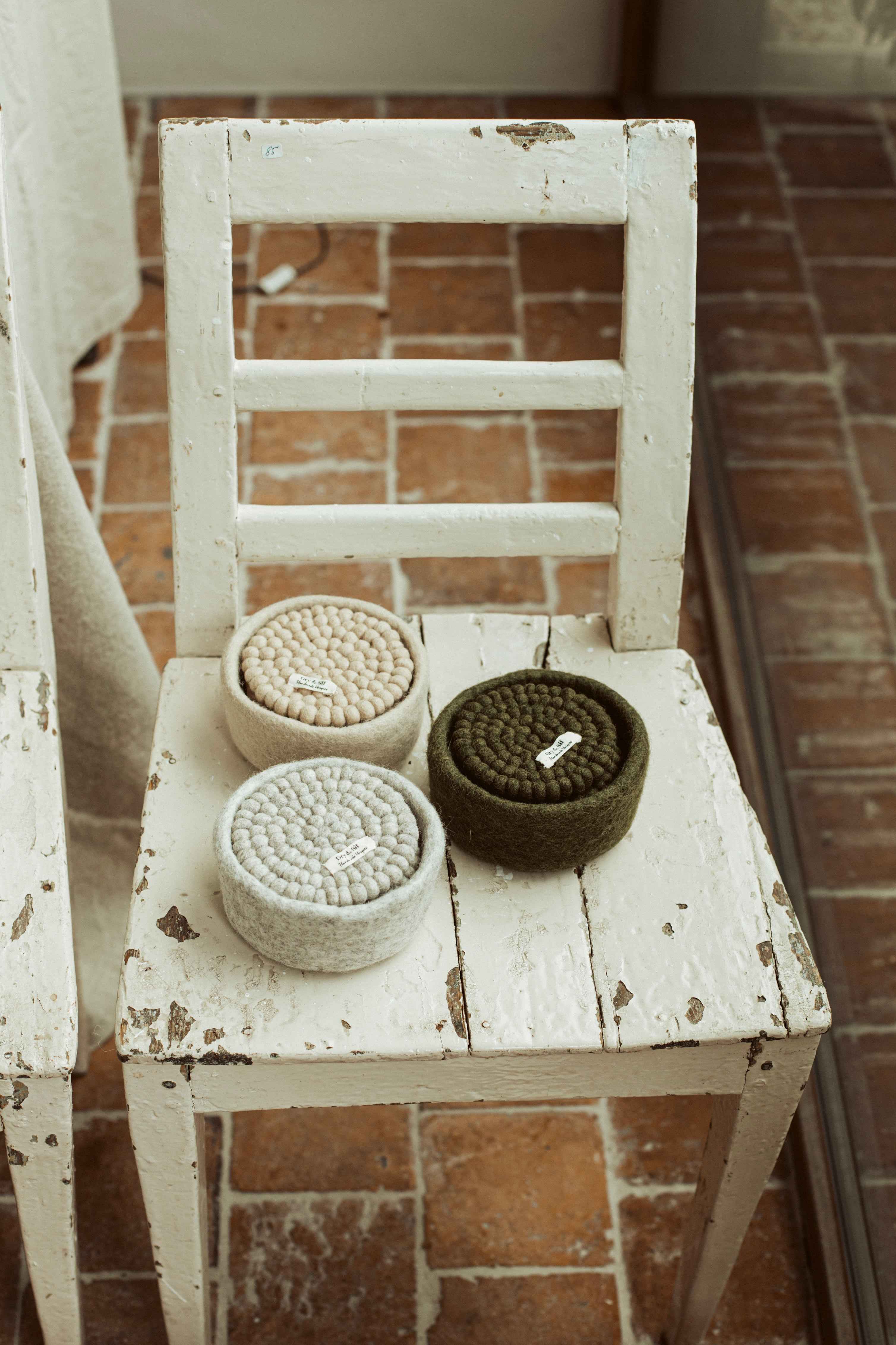 vilten onderzetters in mandje - set van 4