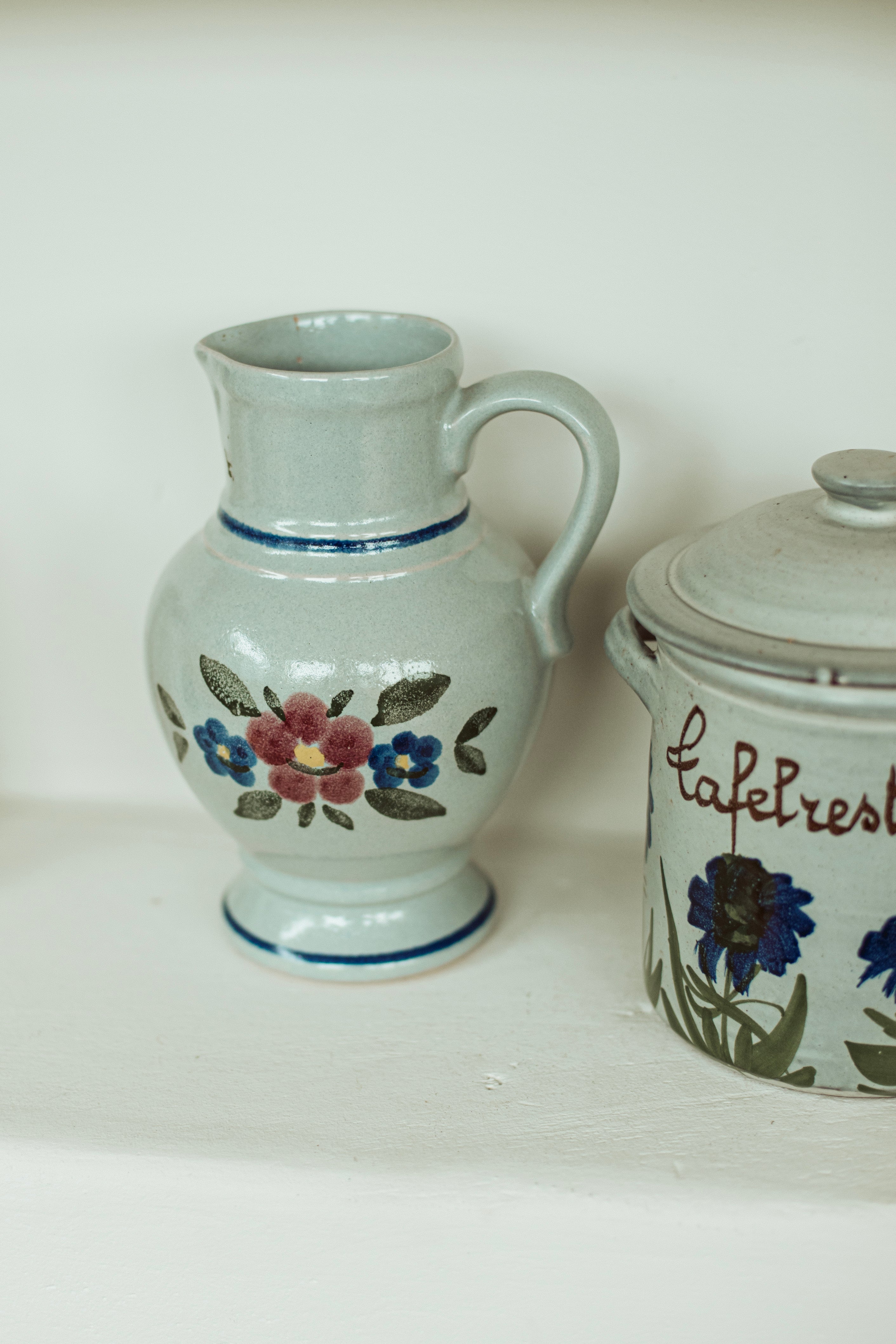 karaf met bloementekening - brocante