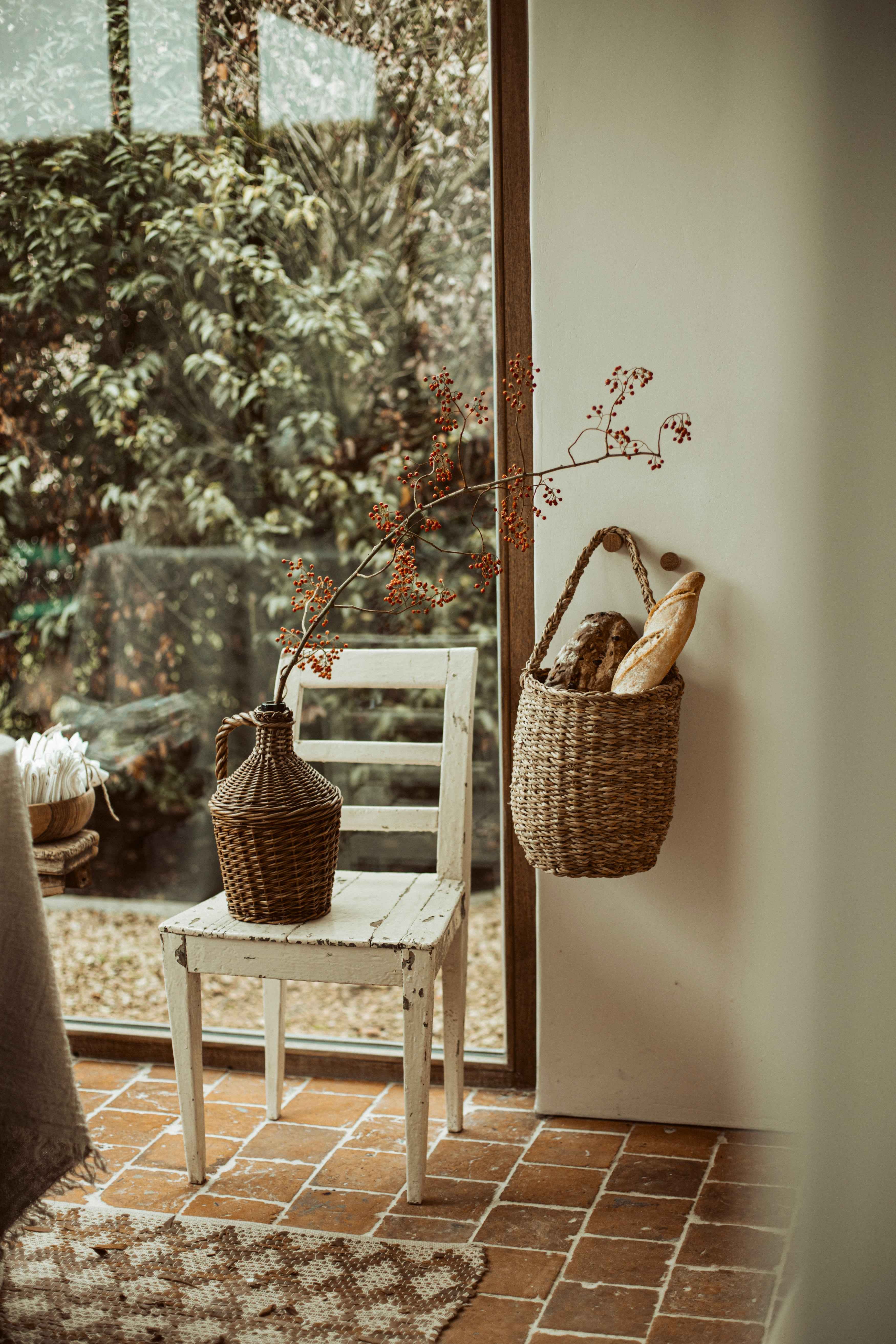 rieten mand met handvat