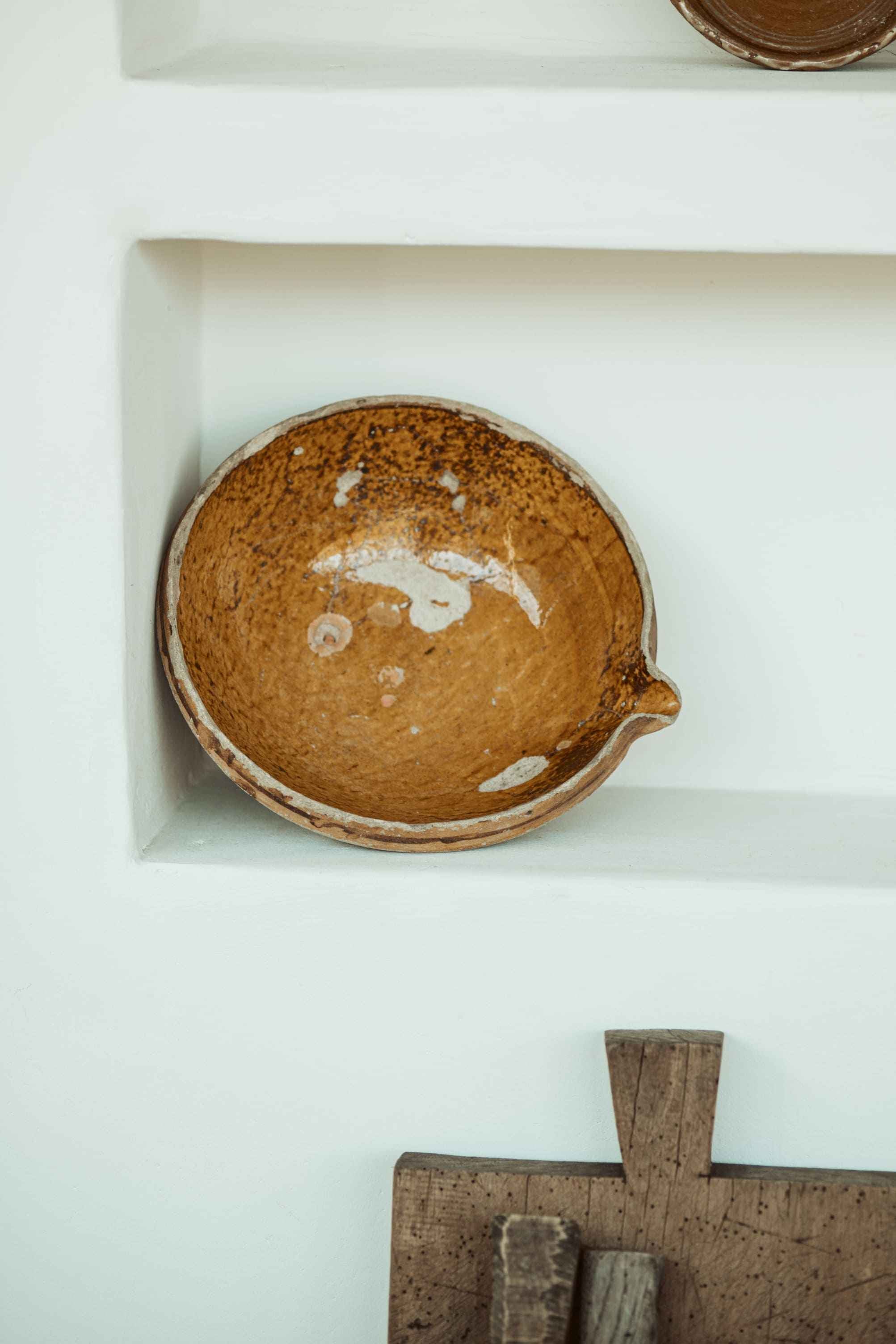 grote gele schaal met tuit - brocante