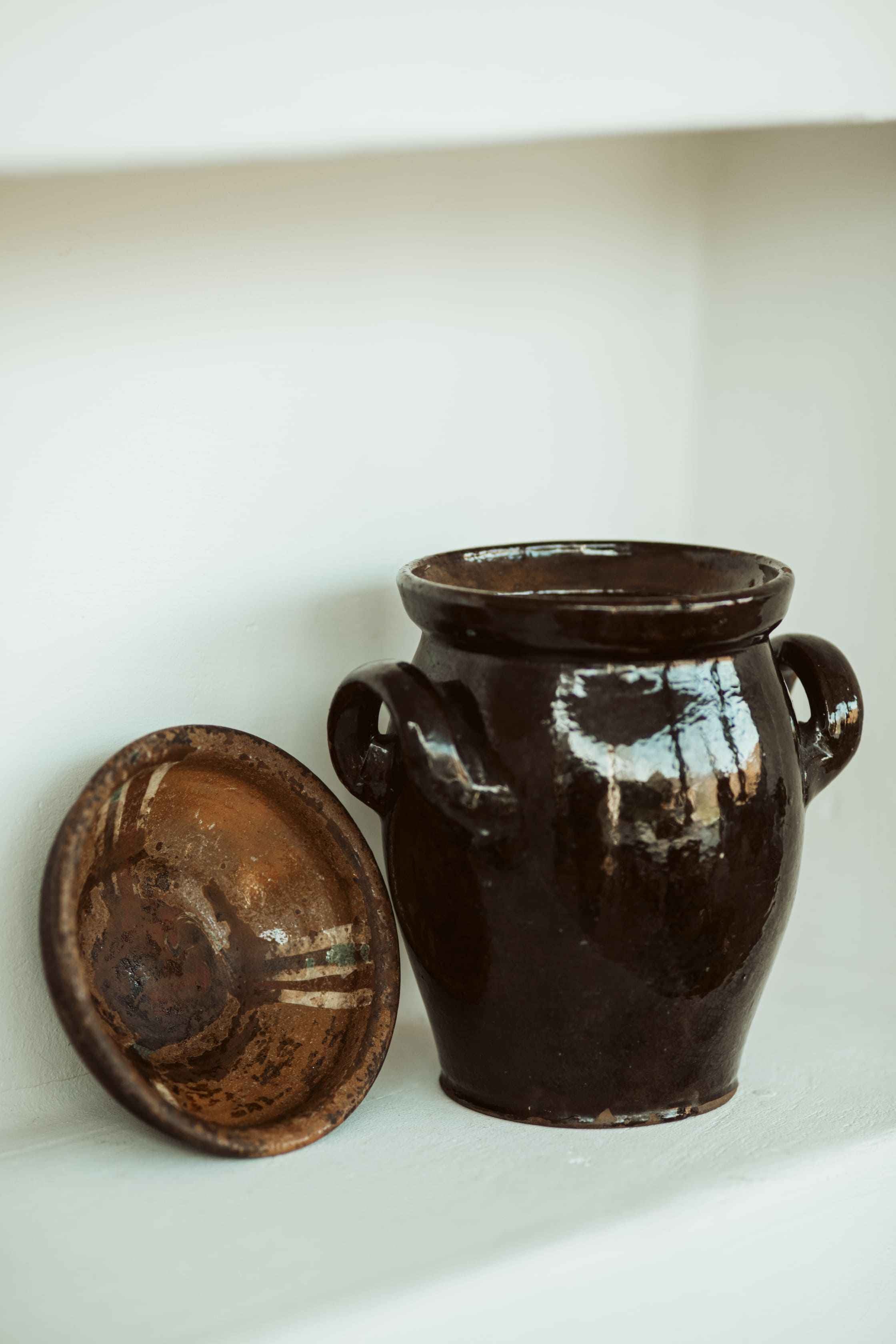 zwarte pot met 2 handvaten - brocante