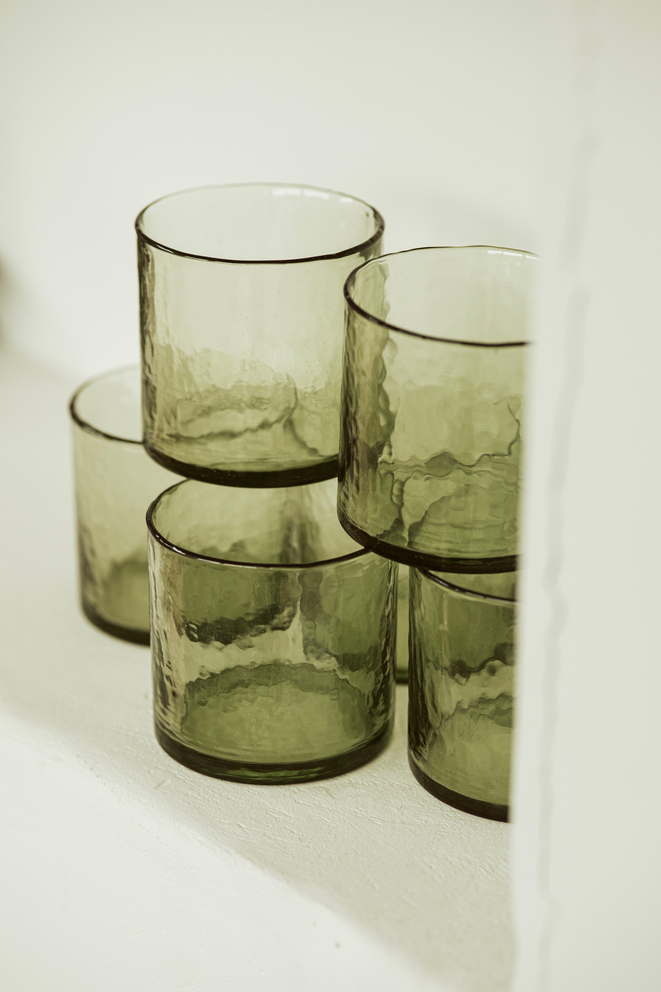 groen gefacetteerd waterglas