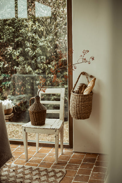 rieten mand met handvat