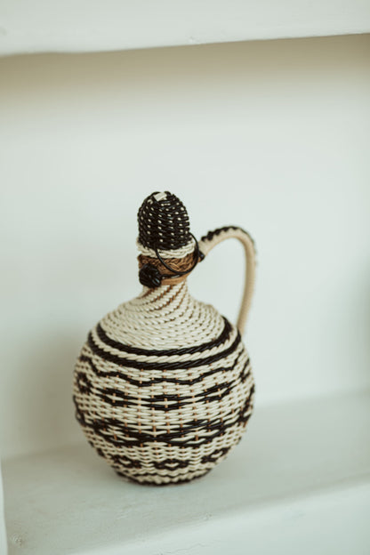 gevlochten fles zwart/wit - brocante