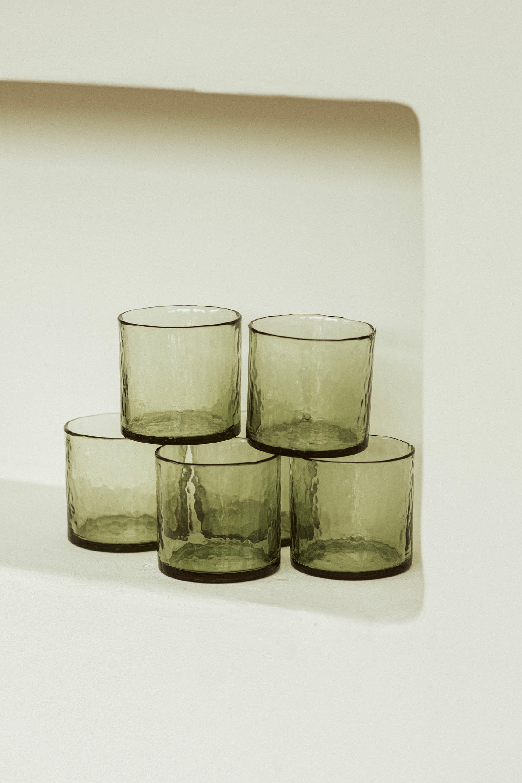 groen gefacetteerd waterglas